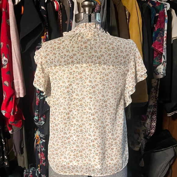 Floral Ruffle Sleeve Top - Picture 2 of 3